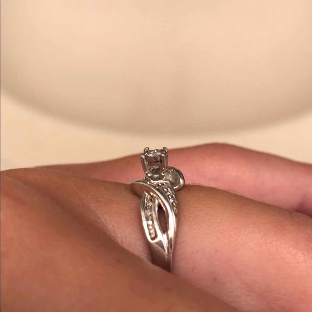 Engagement ring! - Picture 3 of 4